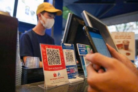 Phường Láng hỗ trợ hộ kinh doanh ứng dụng thanh toán và nộp thuế điện tử