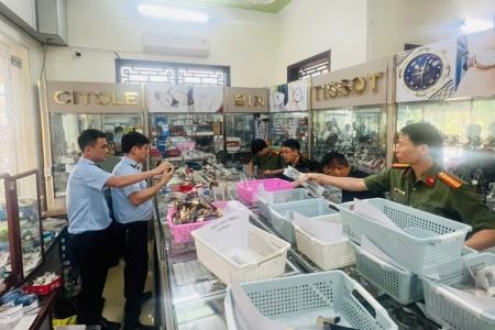 Hưng Yên khởi tố vụ kinh doanh hơn 2.100 đồng hồ giả