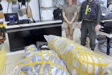 Đồng Nai: Khởi tố chủ cơ sở kinh doanh quần áo giả mạo các nhãn hiệu nổi tiếng trị giá 232 triệu đồng