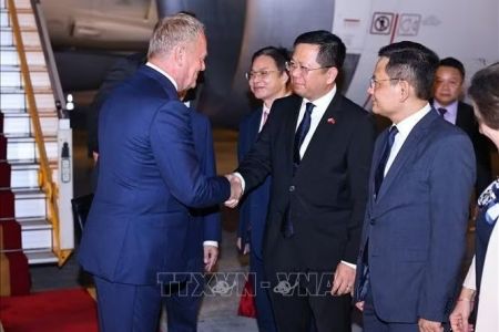 Thủ tướng Ba Lan Donald Tusk đến Hà Nội, thăm chính thức Việt Nam