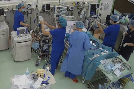 TP.HCM: Chạy đua cứu sống bé 7 tuổi nguy kịch do cúm A gây phù phổi, viêm cơ tim tối cấp