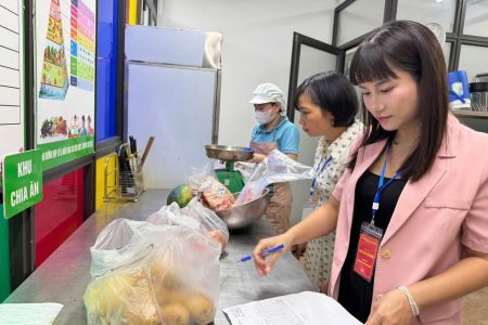 Hà Nội: Xã Đan Phượng siết chặt kiểm tra nguồn gốc thực phẩm trong bữa ăn bán trú
