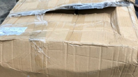 Viettel Post bị tố “rút ruột” khẩu trang của khách?