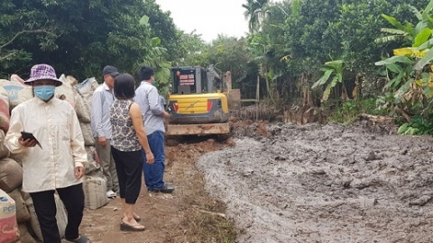Hải Dương: Người dân không đồng thuận xây dựng cột điện 35KV dưới mương tưới tiêu