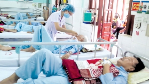 Hòa Bình: Trẻ em và người già nhập viện tăng cao vì nắng nóng