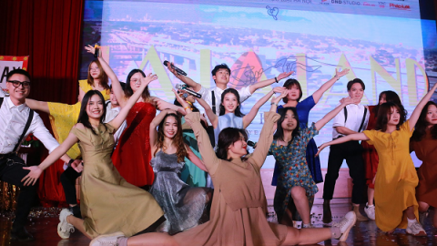 CLB Âm nhạc và Nghệ thuật Đại học Luật Hà Nội tổ chức Đêm Gala Chạm