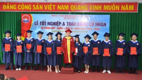 Tổ chức lễ bế giảng và trao bằng tốt nghiệp cử nhân đợt 2 cho 135 sinh viên Học viện Cán bộ TPHCM
