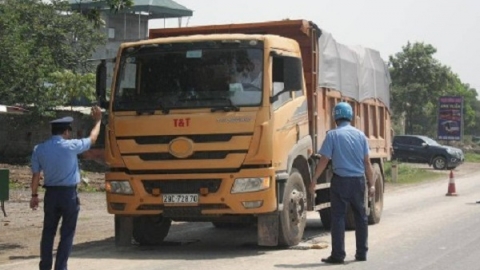 Năm 2020, hơn 14.000 xe chở quá tải bị xử phạt