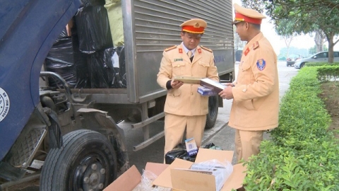 Thanh Hoá: Bắt giữ 1 xe tải chế thùng phụ chở 16 nghìn bao thuốc lá lậu