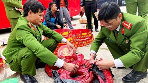 Phát hiện 100kg pháo nổ được cất giấu trên xe khách chạy hướng từ Hải Phòng về Thanh Hóa