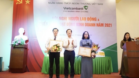 Bình Dương: Vietcombank hỗ trợ khách hàng 190 tỷ đồng do ảnh hưởng Covid -19