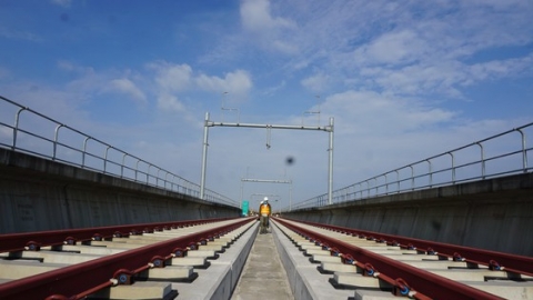 TPHCM: Thay gối cao su lệch khỏi vị trí của tuyến metro số 1