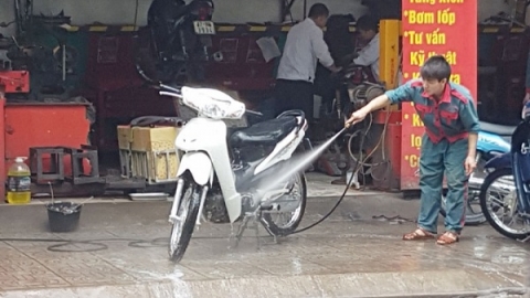 Hà Nội: Cận Tết, giá rửa xe tăng gấp 2-3 lần so ngày thường