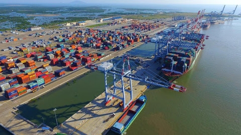 Hoàn thiện hạ tầng cầu cảng container phục vụ nhu cầu thông qua hàng hóa xuất nhập khẩu của Việt Nam và khu vực