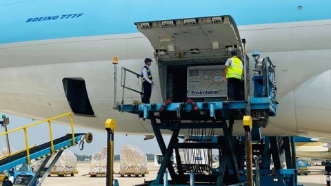 Lô vắc xin ngừa COVID-19 đầu tiên đã về đến Việt Nam