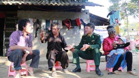 Lính biên phòng học tiếng đồng bào