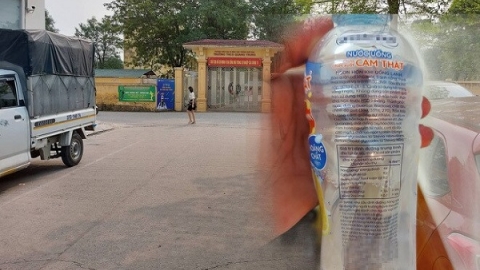 TP. Vinh (Nghệ An): Nhiều học sinh đau bụng, buồn nôn sau khi uống nước ngọt được phát miễn phí trước cổng trường