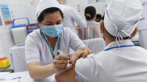 TP.HCM: Bắt đầu tiêm vaccine COVID-19 cho 8.000 nhân viên chống dịch