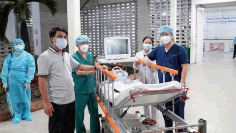Bệnh nhân COVID-19 nặng nhất nước chuyển về Bệnh viện Chợ Rẫy
