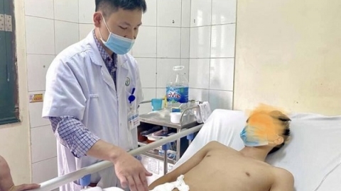Nối ống dẫn tinh bị đứt rời cho nam thanh niên bị tai nạn