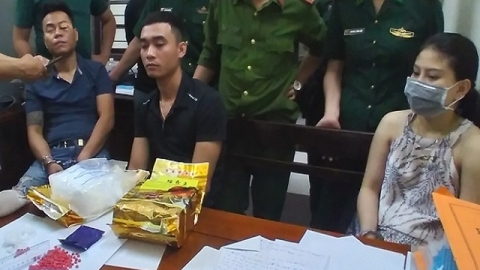 Thu giữ hơn 2 kg ma túy đá vận chuyển bằng xe khách