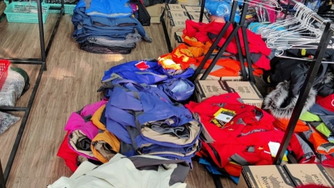 Đà Nẵng: Đồng loạt ra quân kiểm tra các cửa hàng có dấu hiệu giả mạo nhãn hiệu The North Face