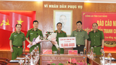 Cao Bằng: Thưởng nóng Ban chuyên án số 221C bắt vụ vận chuyển, mua bán 40 bánh heroin