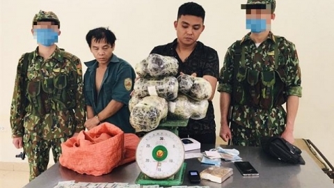 Thanh Hóa: Bắt quả tang 2 đối tượng vận chuyển 16 kg thuốc phiện, 1 bánh heroin