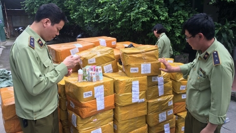 Phát hiện gần 14.000 lọ tinh dầu thuốc lá điện tử đang tập kết tại nơi trung chuyển