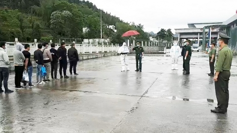 Cao Bằng: Trao trả 10 công dân Trung Quốc nhập cảnh trái phép vào Việt Nam