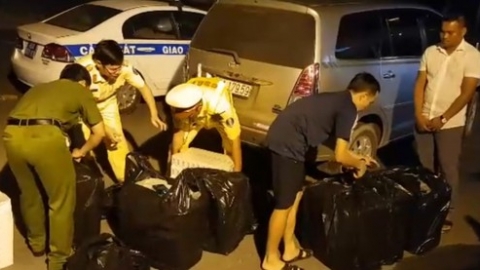 TP.HCM: Phát hiện hơn 5.000 gói thuốc lá nhập lậu trên cao tốc TPHCM - Trung Lương