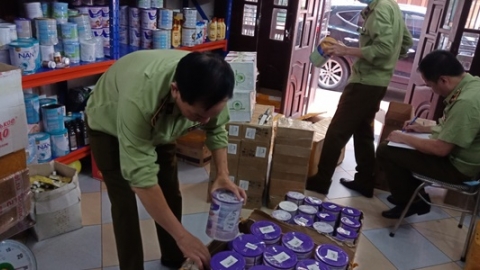 Thái Bình: Phát hiện hàng trăm hộp sữa bột và mỹ phẩm chưa rõ nguồn gốc xuất xứ