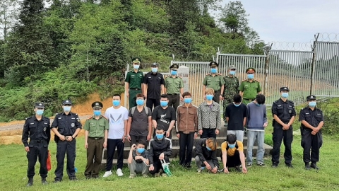 Hà Giang: Trao trả 11 công dân nhập cảnh trái phép cho Cục Công an huyện Phú Ninh (Trung Quốc)