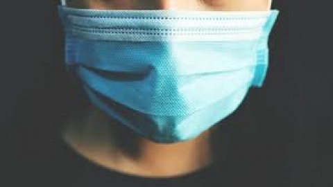 Người dân cảnh giác với kẻ xấu phát khẩu trang tẩm thuốc mê