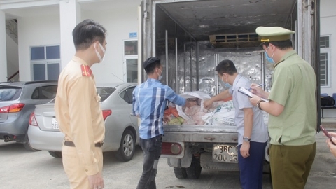 Thanh Hóa: Bắt giữ xe ô tô vận chuyển 300 kg thực phẩm bẩn