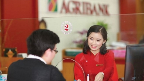 Người dân gửi ít tiền vào ngân hàng