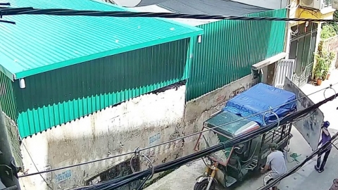 Phường Khương Trung (Hà Nội) thông báo dừng công trình vi phạm trật tự xây dựng tại số 45, ngõ 11, tổ 22