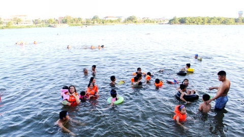 Huế: Tạm dừng hoạt đồng tắm sông dọc 2 bờ sông Hương để phòng chống dịch Covid-19