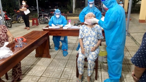 Lào Cai cử đoàn cán bộ y tế hỗ trợ tỉnh Bình Dương chống dịch