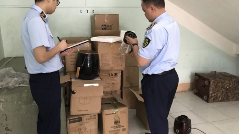 Lào Cai: Thu giữ lô hàng nồi chiên không dầu và máy làm sữa hạt nhập lậu