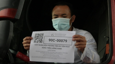 Phương tiện vận chuyển hàng hoá thiết yếu, xe đưa đón công nhân và chuyên gia chưa có mã QR vẫn có thể được qua chốt kiểm soát