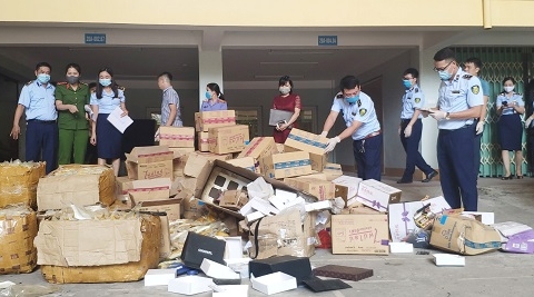 Thái Nguyên: Tiêu hủy trên 2.500 sản phẩm hàng giả, hàng nhập lậu