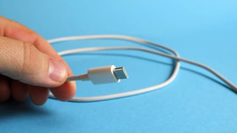 Apple bị buộc thiết kế lại cổng sạc theo quy định của EU