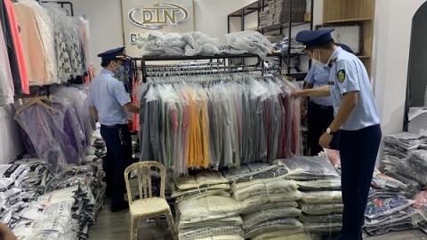 Bắc Ninh: Tạm giữ gần 200 bộ quần áo có dấu hiệu giả mạo nhãn hiệu