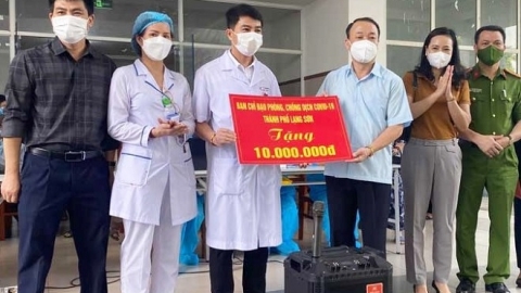 Lãnh đạo thành phố Lạng Sơn: Thăm và tặng quà 11 điểm tiêm vắc xin trên địa bàn