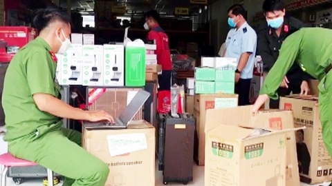An Giang: Thu giữ nhiều sản phẩm điện tử không rõ nguồn gốc
