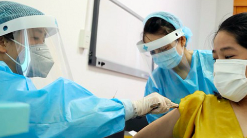 TP. Hồ Chí Minh: 98,6% người trên 18 tuổi đã tiêm 1 mũi vaccine