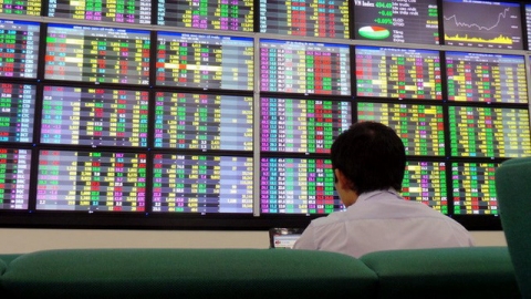 VN-Index áp sát mốc 1.400 điểm
