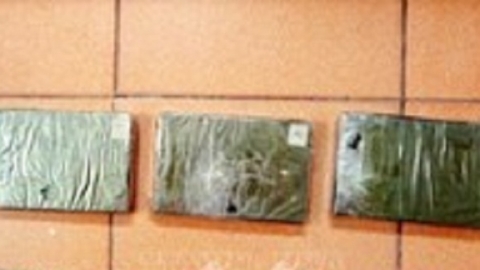 Công an tỉnh Điện Biên bắt đối tượng vận chuyển 03 bánh heroin và 03 kg ma túy đá