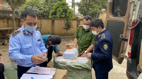 Lạng Sơn: Tạm giữ 02 phương vận tải để xác minh nguồn gốc số hàng hóa trên xe